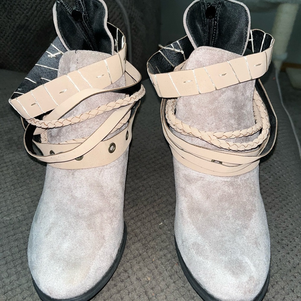 🧨NWOT size 7 booties